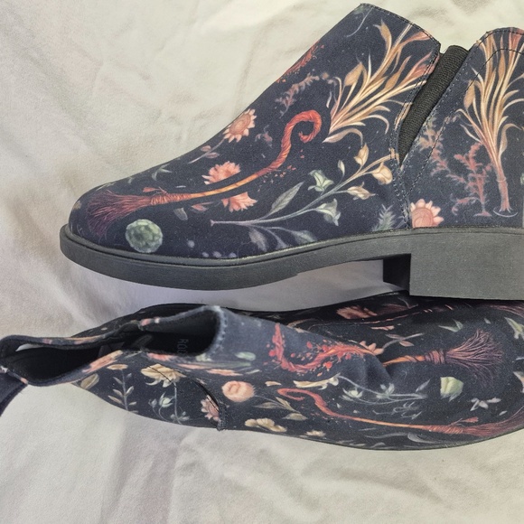 Rogue and Wolf (The New Dark) - Picture 8 of 9